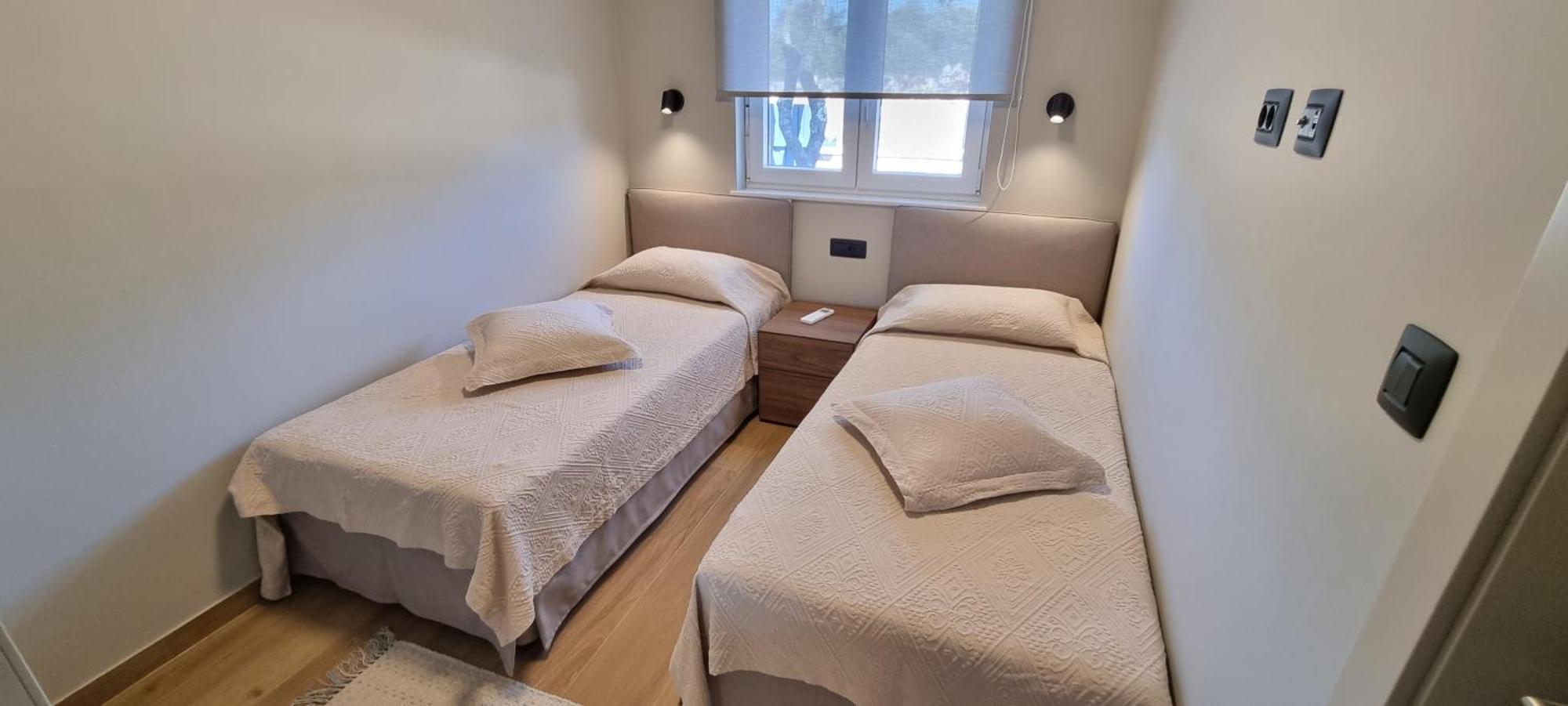 House With Jacuzzi In 2306 *